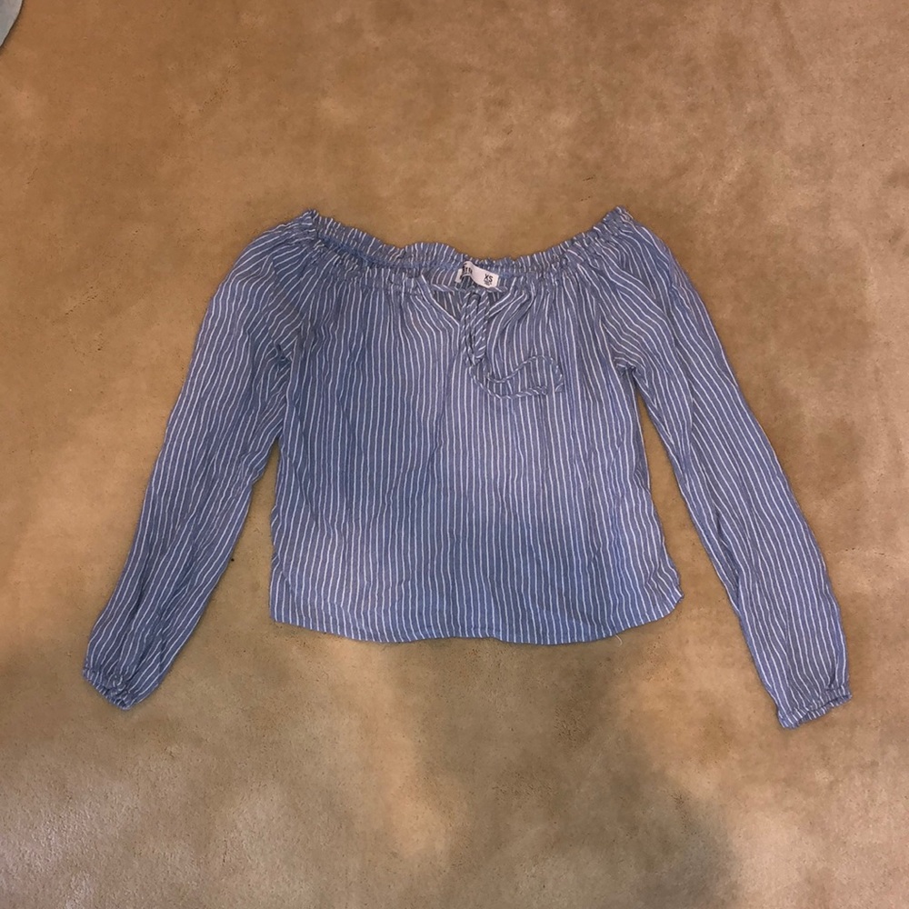 Hollister top
